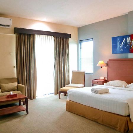 Hotel Mariat Sorong Exteriér fotografie