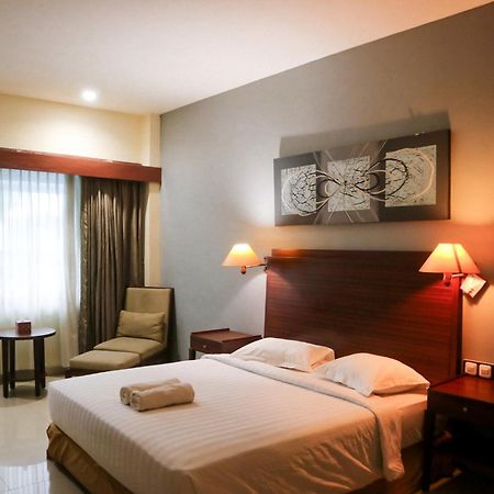 Hotel Mariat Sorong Exteriér fotografie