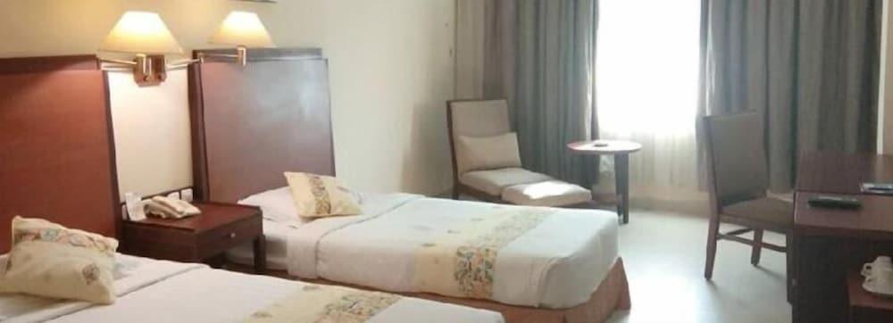 Hotel Mariat Sorong Exteriér fotografie