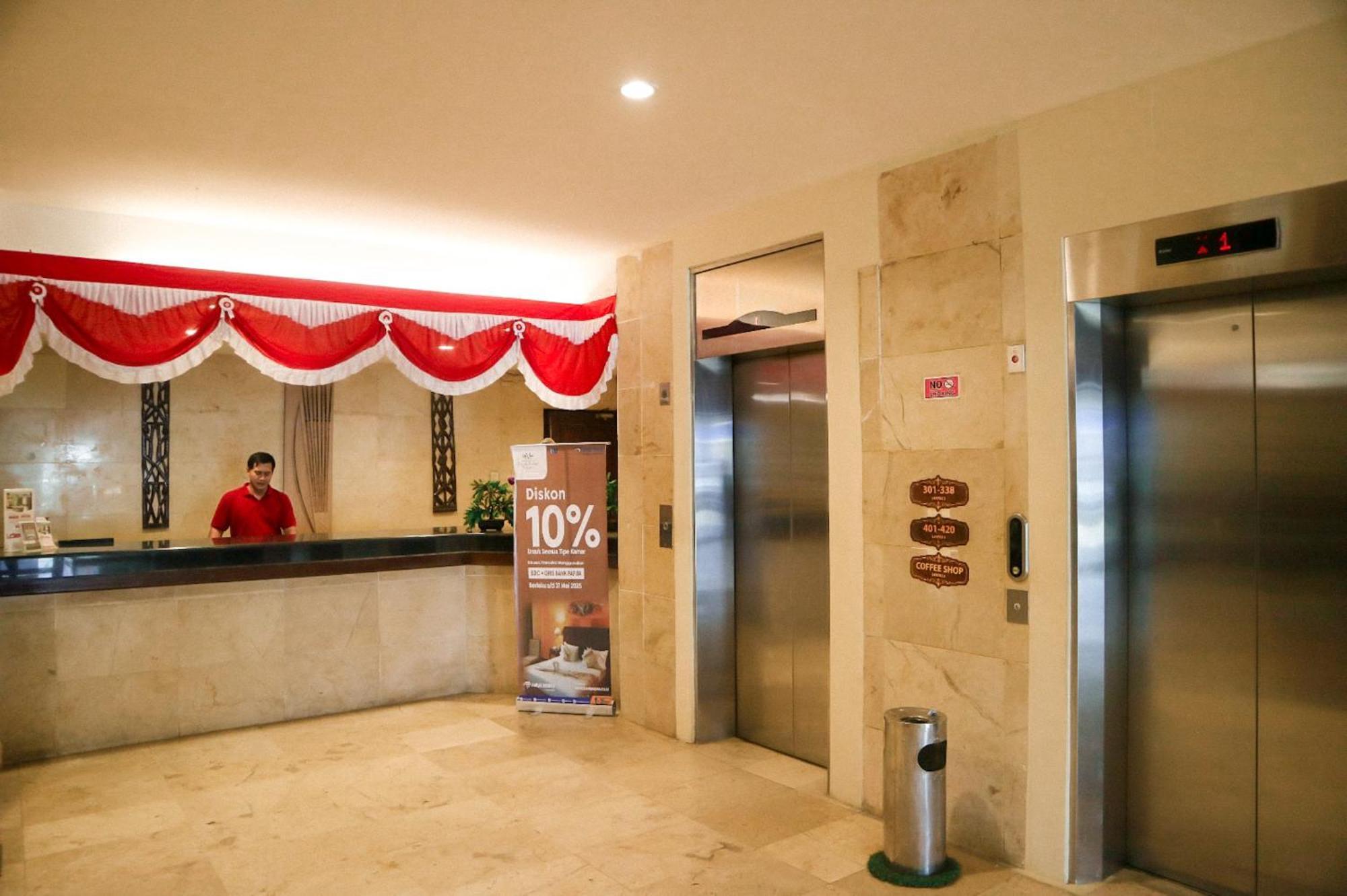 Hotel Mariat Sorong Exteriér fotografie