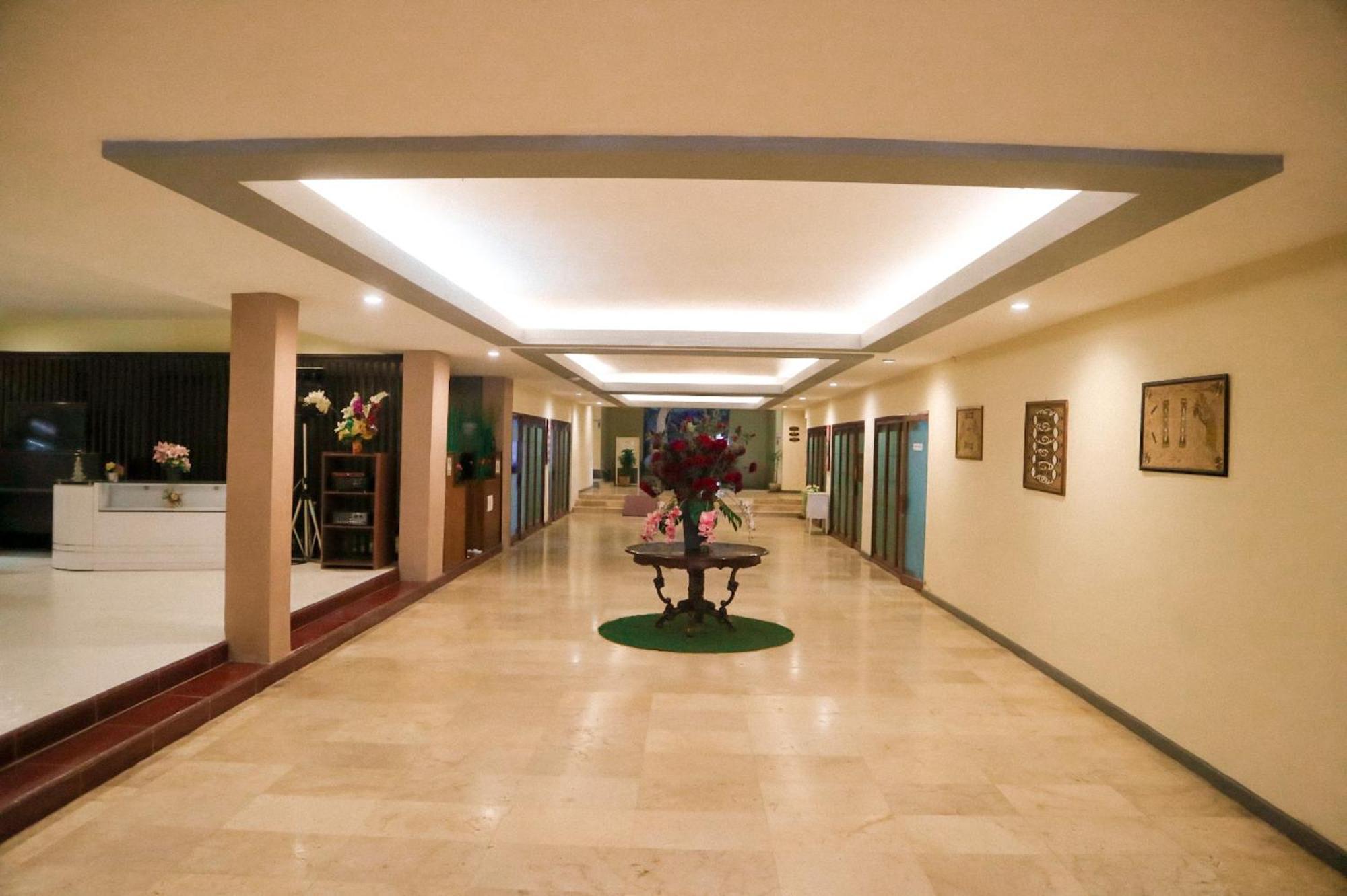 Hotel Mariat Sorong Exteriér fotografie