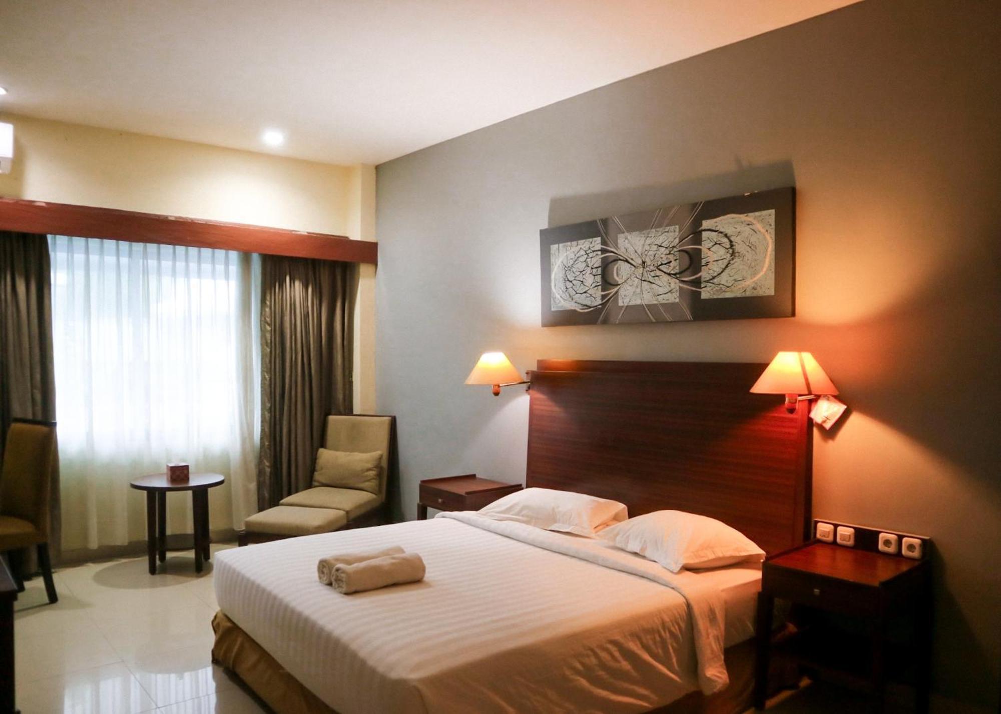 Hotel Mariat Sorong Exteriér fotografie