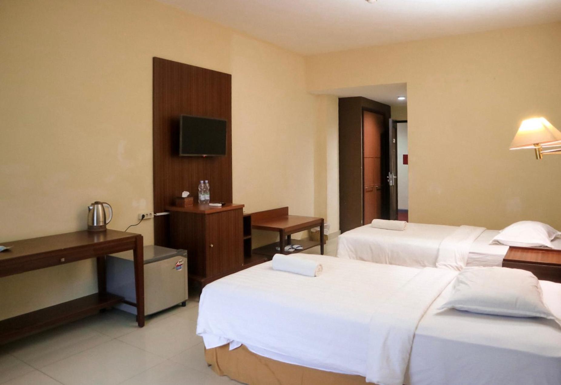 Hotel Mariat Sorong Exteriér fotografie