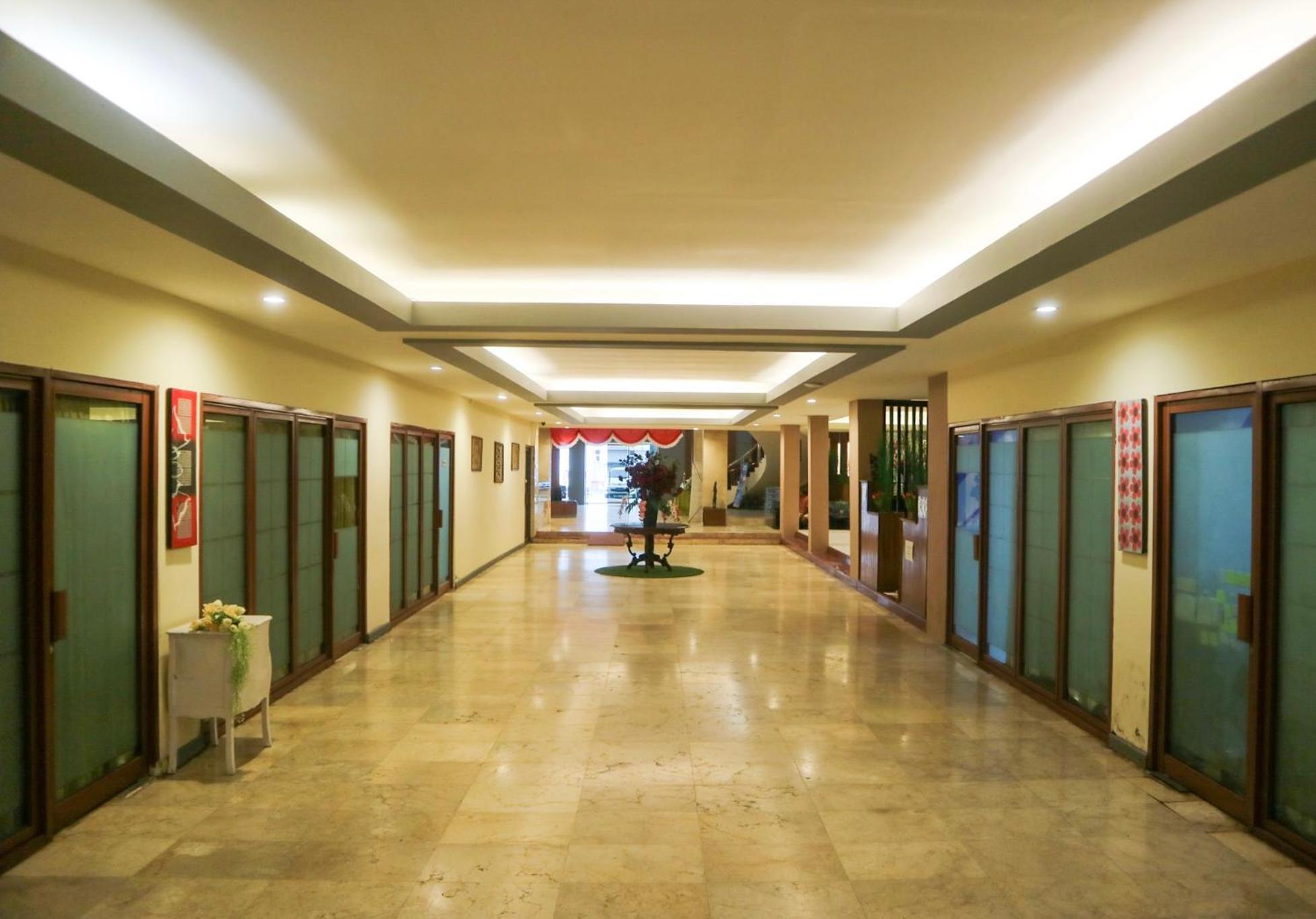 Hotel Mariat Sorong Exteriér fotografie