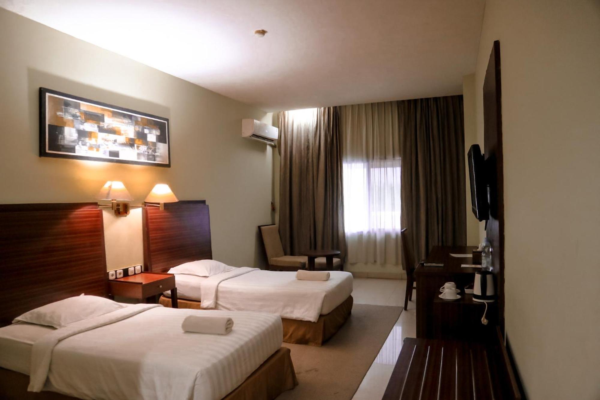 Hotel Mariat Sorong Exteriér fotografie