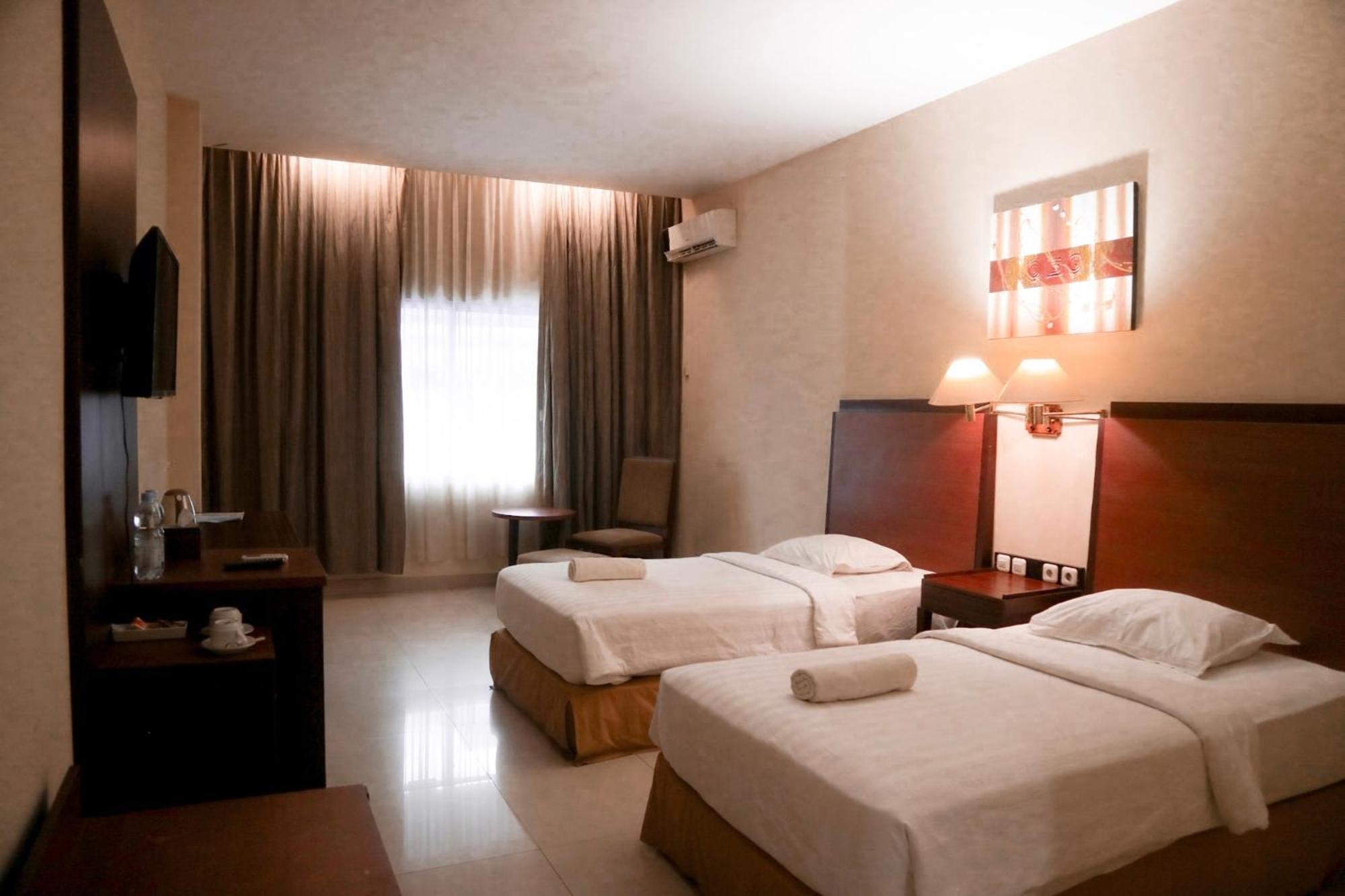 Hotel Mariat Sorong Exteriér fotografie
