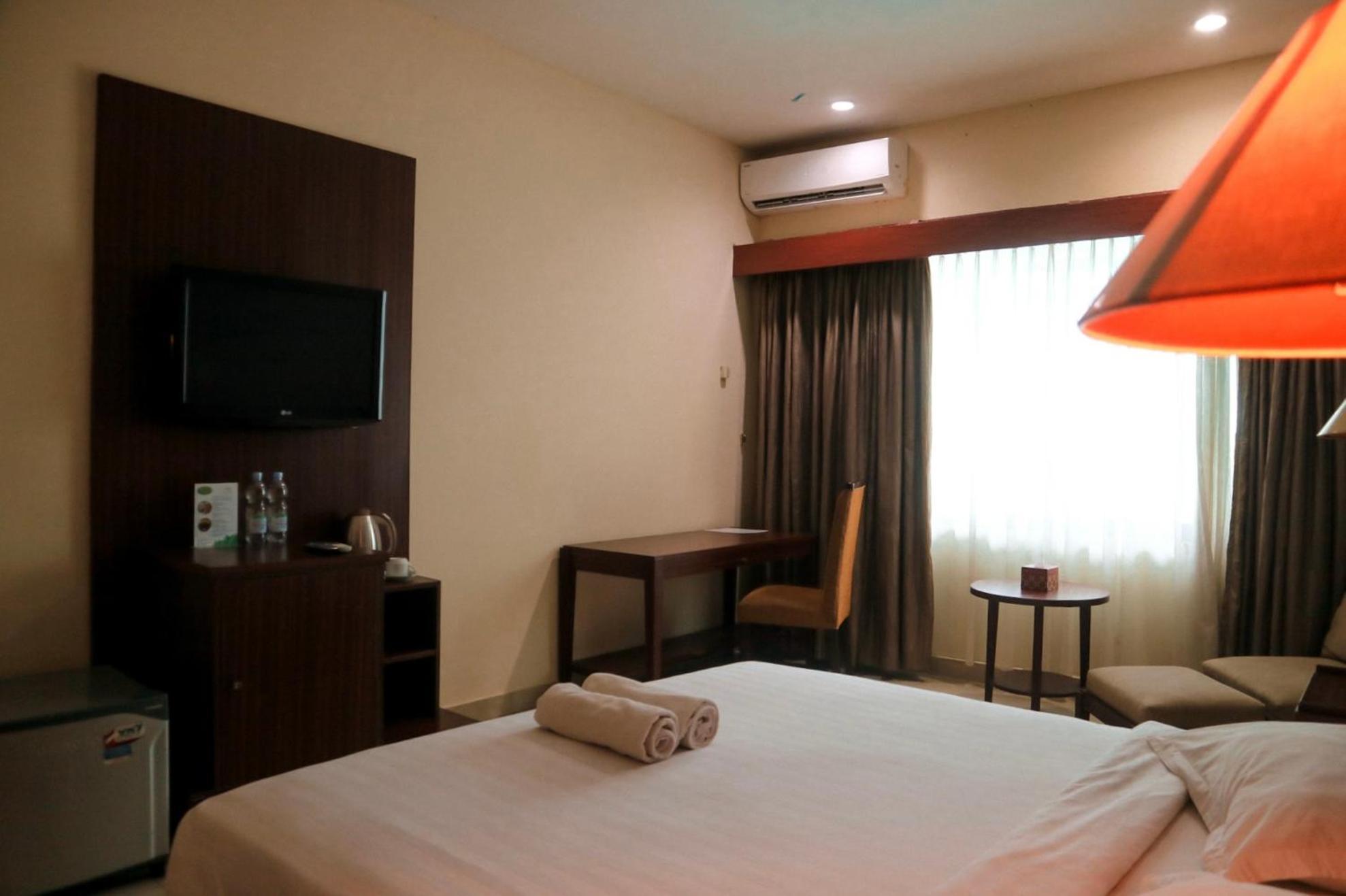Hotel Mariat Sorong Exteriér fotografie